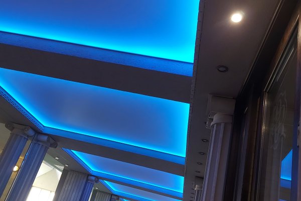 Опънат матов таван в бяло с LED осветление, хотел