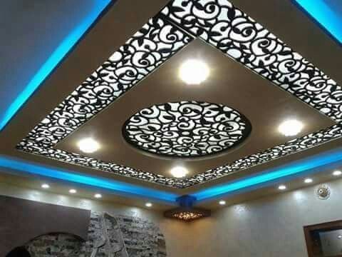 Опънат матов таван в кафяво с LED осветление, заведение